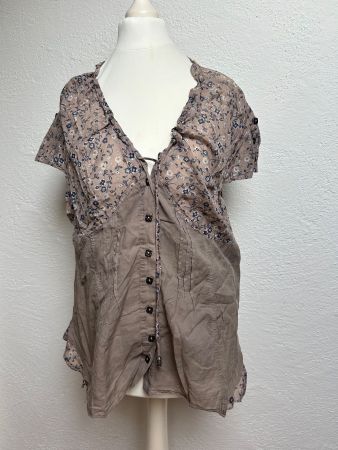 Sommerliche Bluse mit Blumenmuster, Grösse 42, Top Zustand