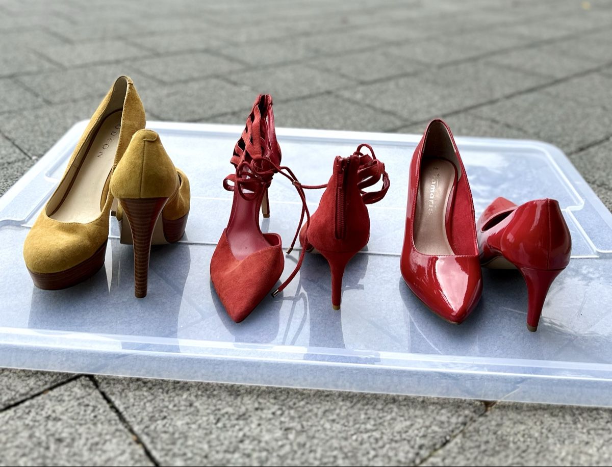 Scarpe da donna: 7 Paar Schuhe – Nuovo (secondo la descrizione) da Hitzkirch venduto da NiCia. 1