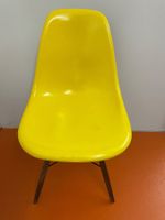 Eames Side Chair in gelb