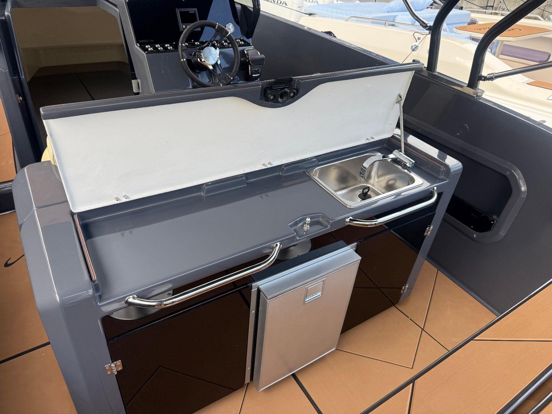 Barche: Neu Boot bei Manara mit 250 PS V6 – Nuovo e nell'imballaggio originale da Quartino venduto da 5franc 7