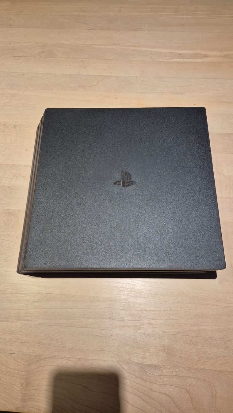 Sony Konsolen: PS4 Pro mit 10 Games – Gebraucht aus Otelfingen von Thekillingcow