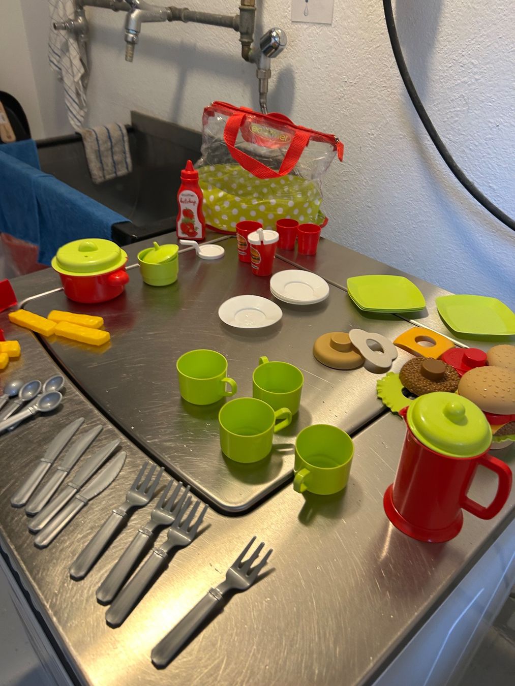 Jouets: Spielzeug Set Küche Burger, Besteck, Teller – Neuf avec emballage d'origine à Wabern par belka72 3