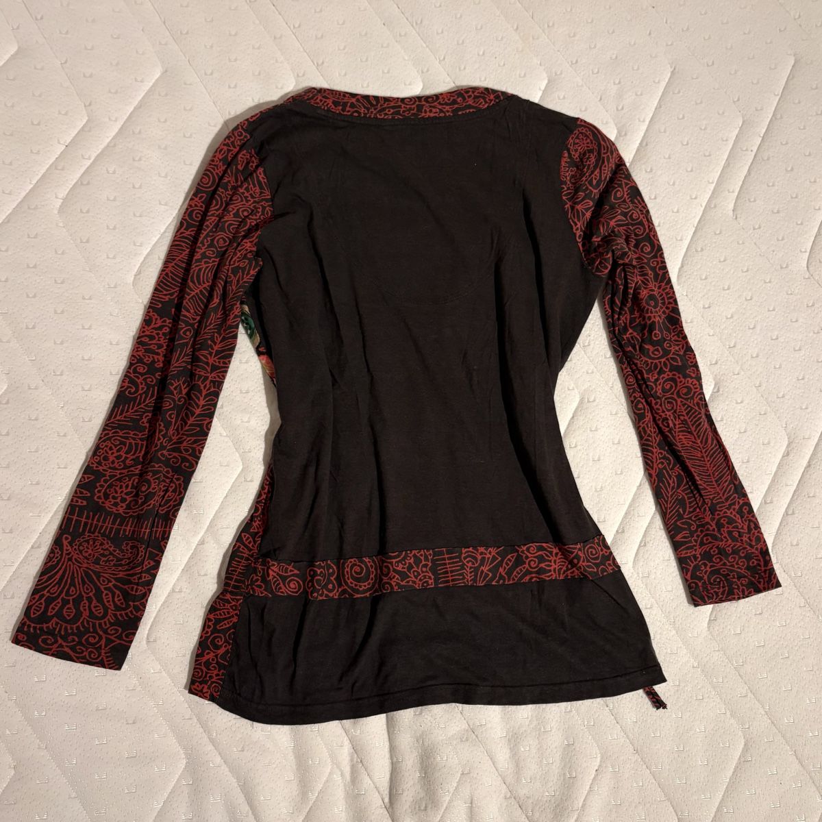 Desigual Maglioni & Felpe: Roter gemusterter Desigual Pullover – Nuovo (secondo la descrizione) da Brünisried venduto da Livtsukki2ndHand 2