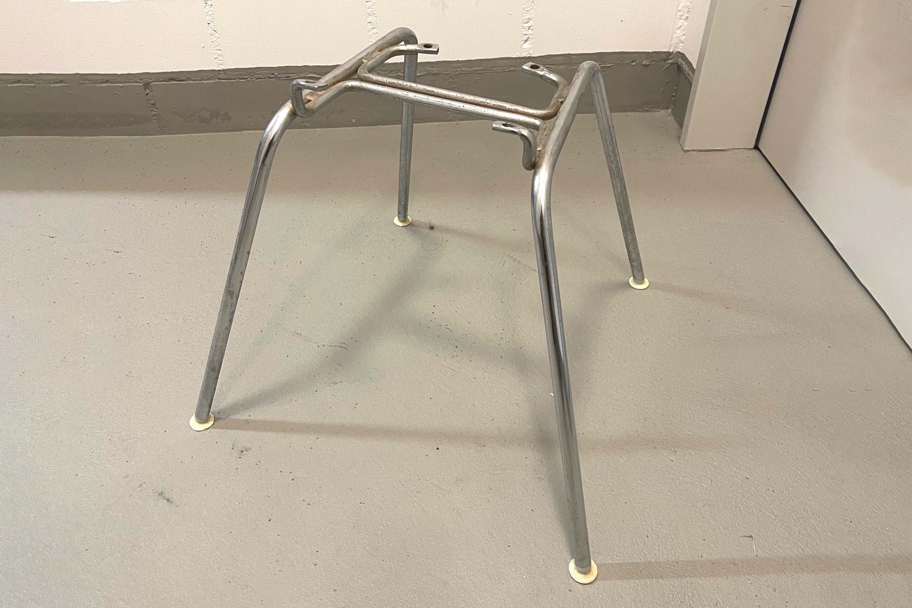 Eames Sedie: Eames Plastic Side Chair DSX Untergestell – Usato da Zürich venduto da tamaruga