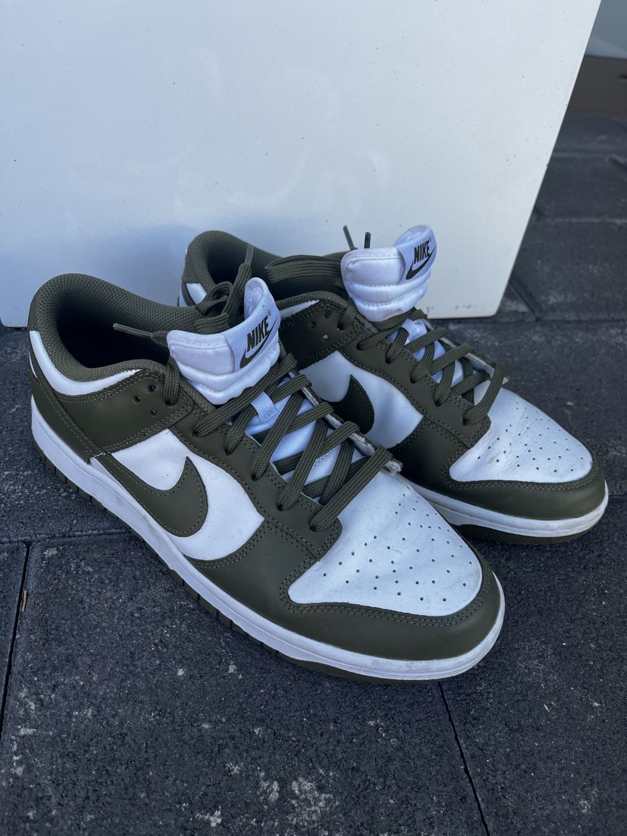 Nike Herrenschuhe: Nike dunk low weiss/olivegrün Gr. 44 – Neu (gemäss Beschreibung) aus Hinwil von dire07