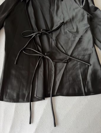 Schwarze Satin Bluse