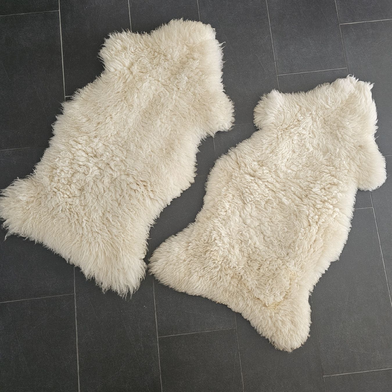 Tappeti: 2x Schaffeli 110 cm Sheepskin Rugs – Usato da Matten b. Interl venduto da Vanilla8