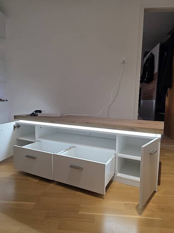 Mobili TV: TV Sideboard mit Beleuchtung (weiss)  – Usato da Schaffhausen venduto da dan_h6hm 3
