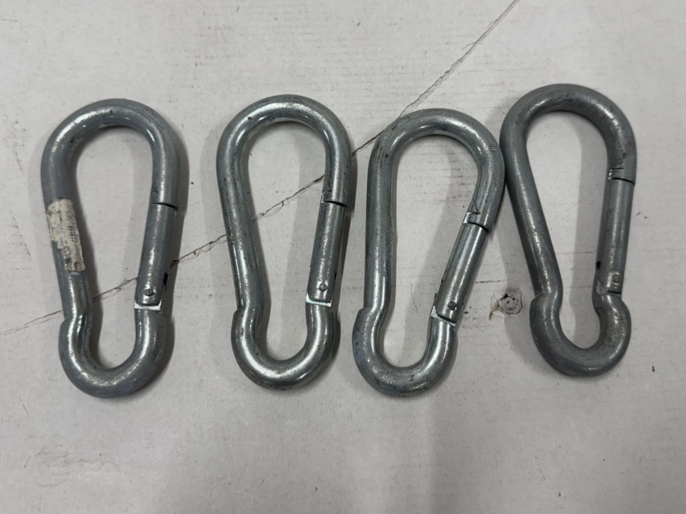 Matériel de grimpe: 4x Karabiner (A349) – D'occasion à Däniken SO par Profog1