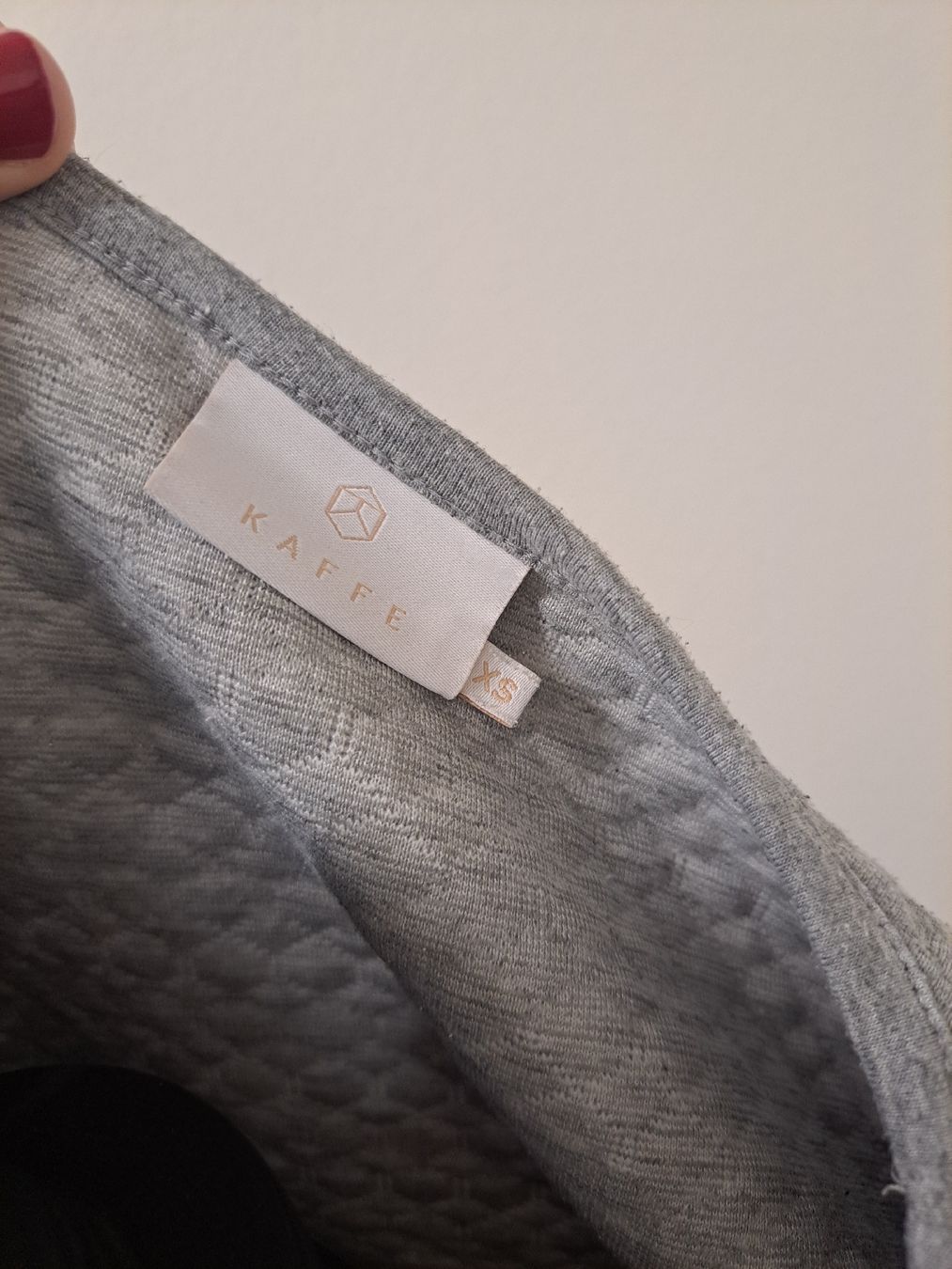 Maglioni & Felpe: Kaffe gesteppter oversize Pullover, grau, Grösse XS – Usato da Basel venduto da kru_m5x5 3