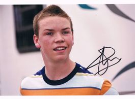 Will Poulter 1993- Autogramm original signiert Foto 20x27cm