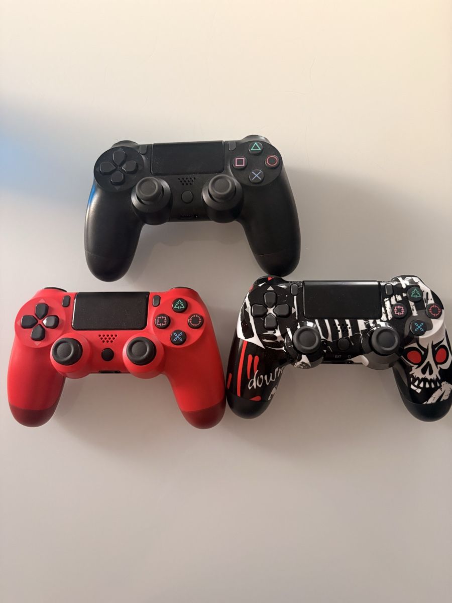 Controller: Lot de 3 Manettes PS4 – Gebraucht aus Dompierre FR von PRiT_Madara