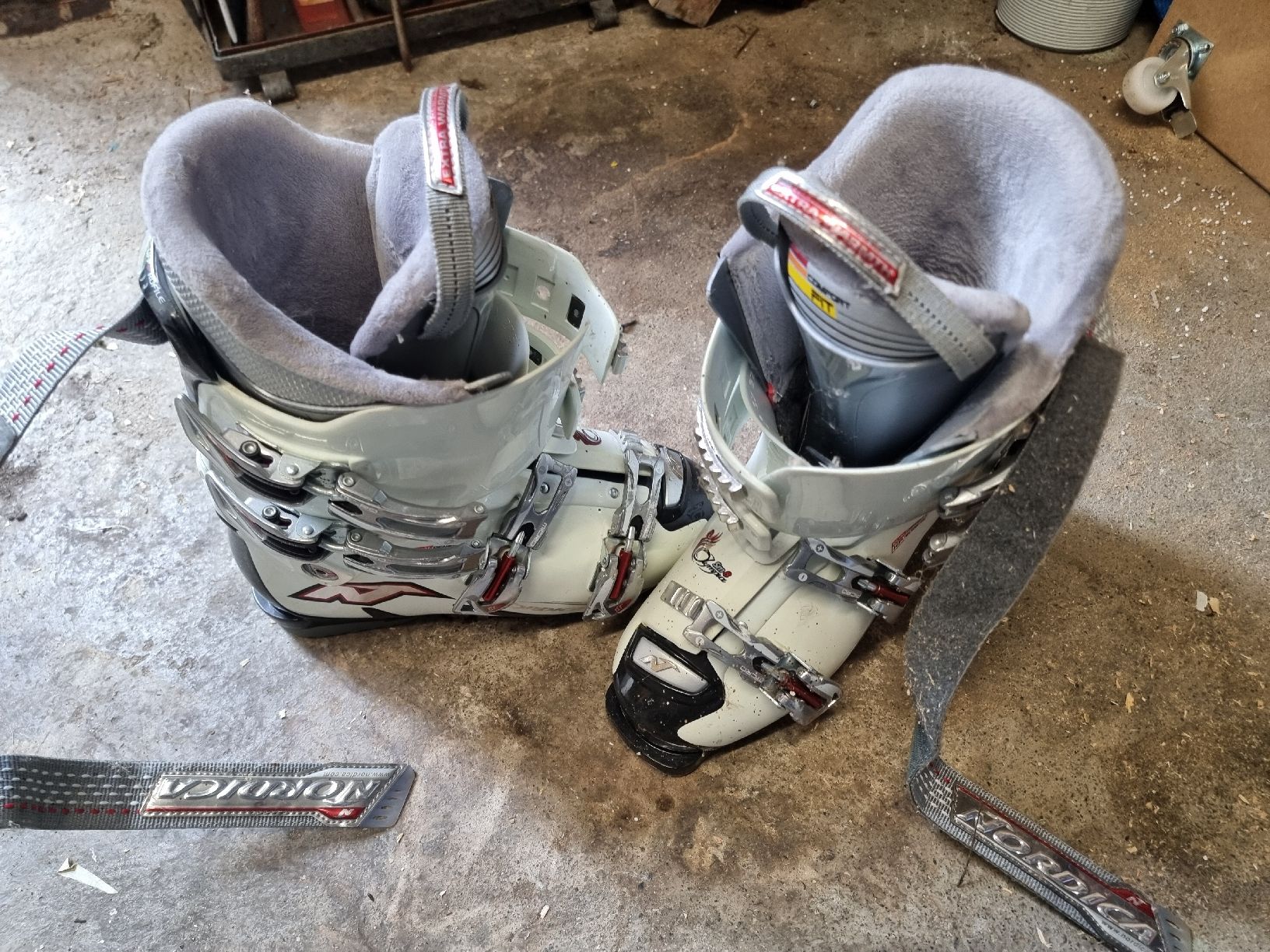 Nordica Scarpe da donna: Ski-Schuhe Nordica, Grösse 39 – Usato da Aarburg venduto da 11866 2
