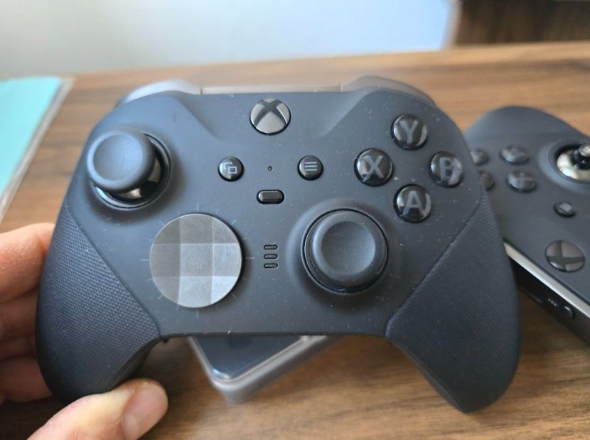 Microsoft Controller: 2 x  Elite 2 XBOX Controller/Top Zustand! – Usato da Liestal venduto da Berr 1