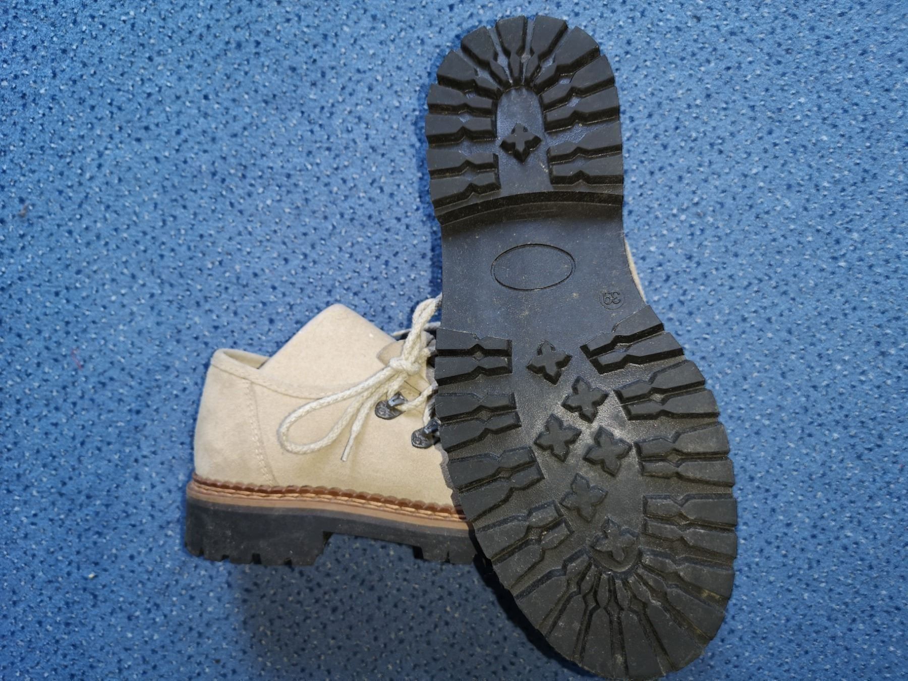 Scarpe da donna: Schöne Trachtenmode-Schuhe Gr. 39 – Usato da Arth venduto da Africa44 2