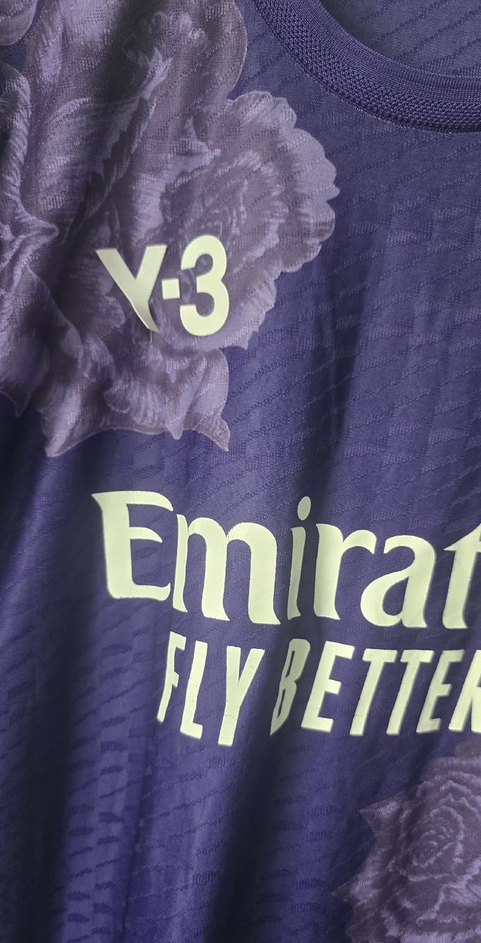 Real Madrid Canottiere & Pantaloni: Maillot Real Madrid Y-3 Violet Fleur - Taille M – Usato da Genève venduto da MariaS2 2