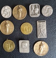 10 Abzeichen 1. August Schweiz 10 Insignes 1er août Medaille