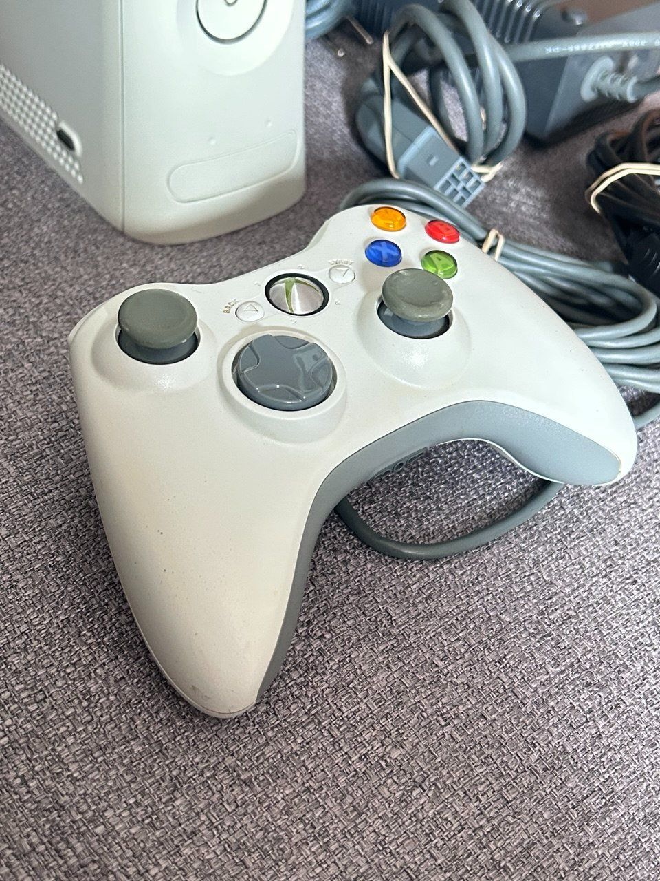 Microsoft Console: Xbox 360 Bianca 60GB con Controller e Cavi Buone Condizioni – Usato da Giubiasco venduto da LorisVale 7