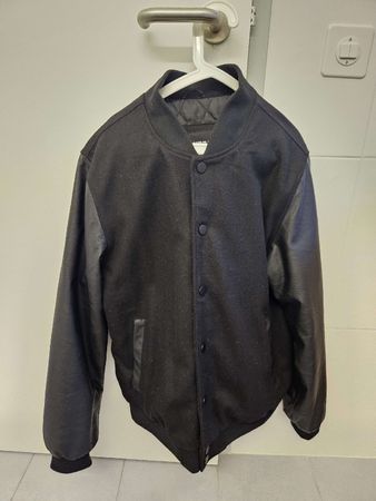 Giacca bomber nera con maniche in similpelle usato