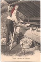 Paysanne de CHAMPÉRY à la fontaine ~1910