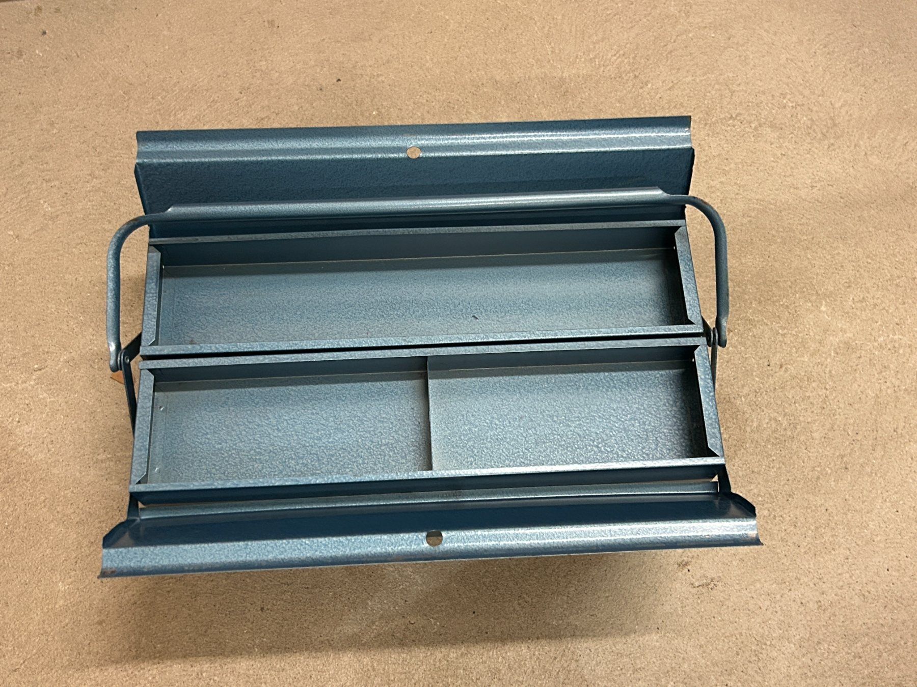 Autres articles pour la maison: Werkzeugkasten Metall – D'occasion à Basel par arm_gf7p 1