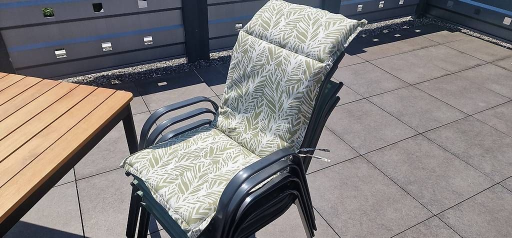 Set di tavolo e panche: Gartentisch mit 4 Stühlen & Sitzauflagen – Usato da Balgach venduto da Thatsboooo181 3