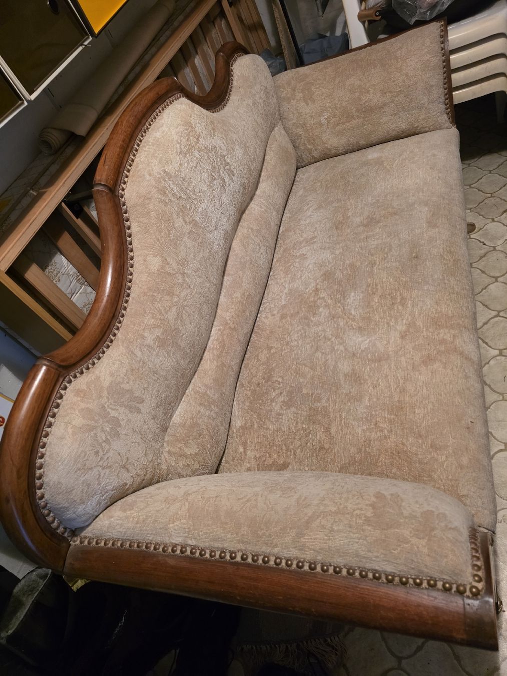 Divani: Vintage Sofa: Elegant Design. – Usato da Hinwil venduto da Ehretstock8