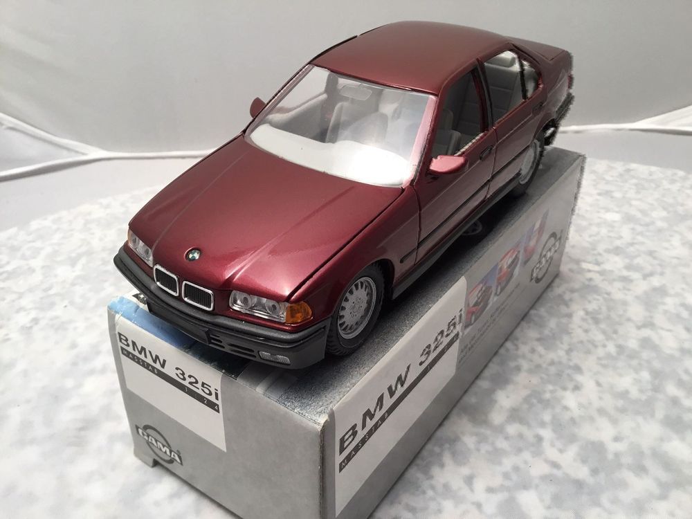 Modellauto BMW 3er (E36) Touring, rot, 1995 MCG 1:18 Metallmodell, Türen  und Hauben nicht zu öffnen bei