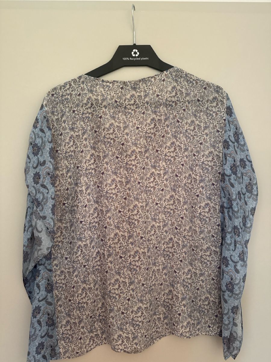 Massimo Dutti Camicette: Silk Blouse floral print size 38 from Massimo Dutti  – Usato da Geneve venduto da fed_grg5 2