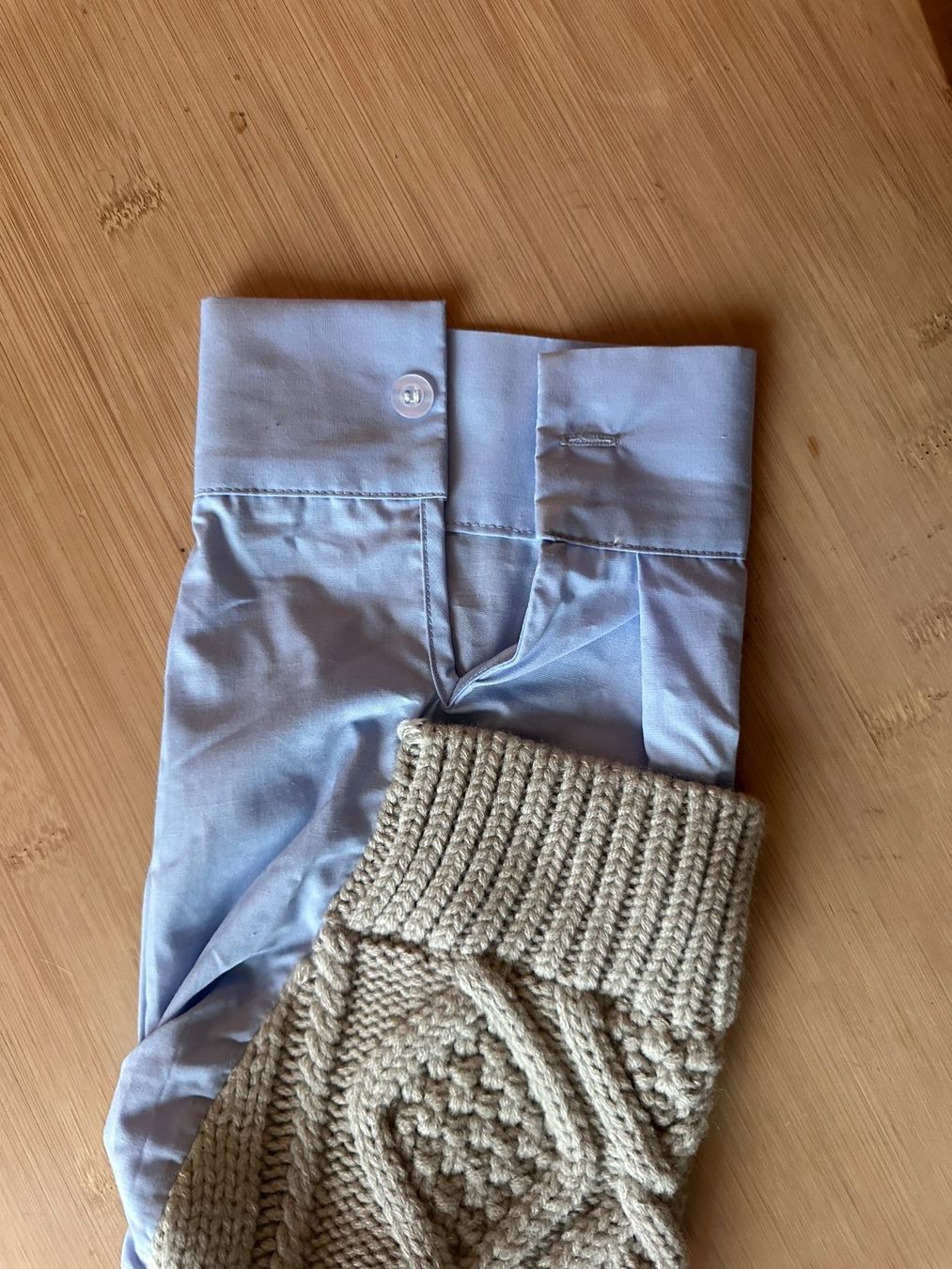 Maglioni & Felpe: Lioness oversize Pullover mit eingearbeitetem Hemdsärmel, M – Usato da Castagnola venduto da petrkars11 4