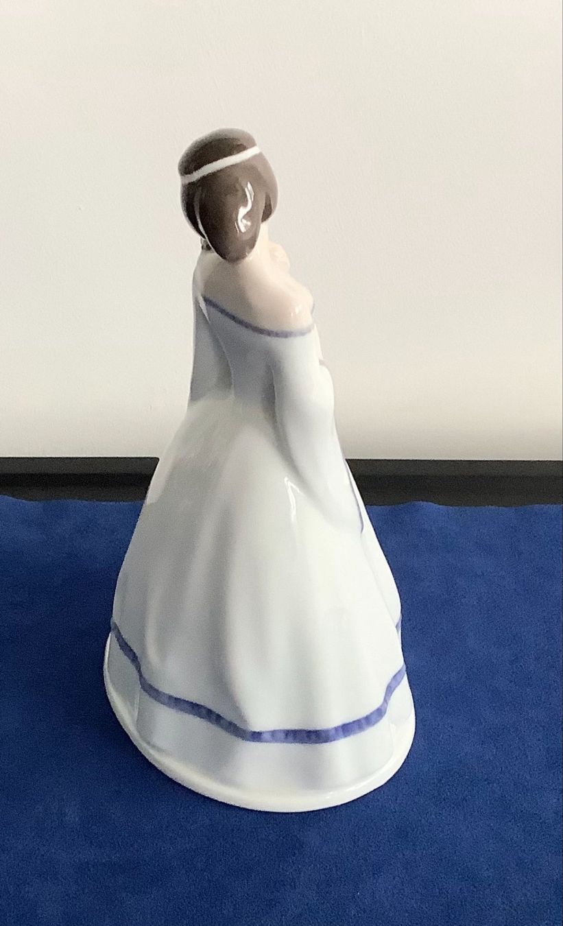 Rosenthal Figuren: Rosenthal: Jugendstilfigur "Rosenmädchen", 1913, A. Caasmann – Gebraucht aus Bern von Rares 1