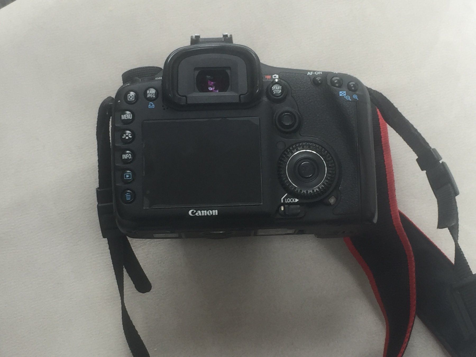 Canon Fotocamera: Canon EOS 7D inkl. Objektiv und Batteriegriff – Usato da Aesch ZH venduto da rcg987 5