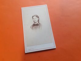 SCHWIIZER JUGEND DAZUMAL - JEUNE FEMME - GENEVE GENF