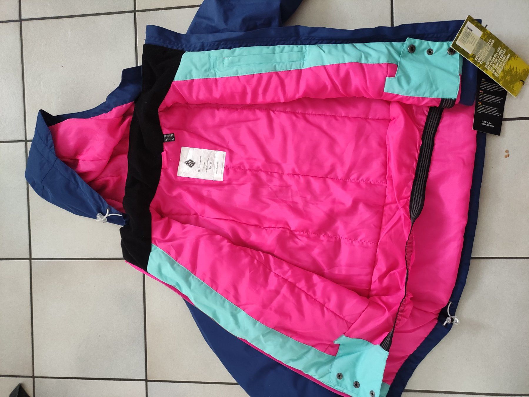 Vestes: Neu skijacke gr 140 oder 152 – Neuf avec emballage d'origine à Dagmersellen par L.Ga. 3