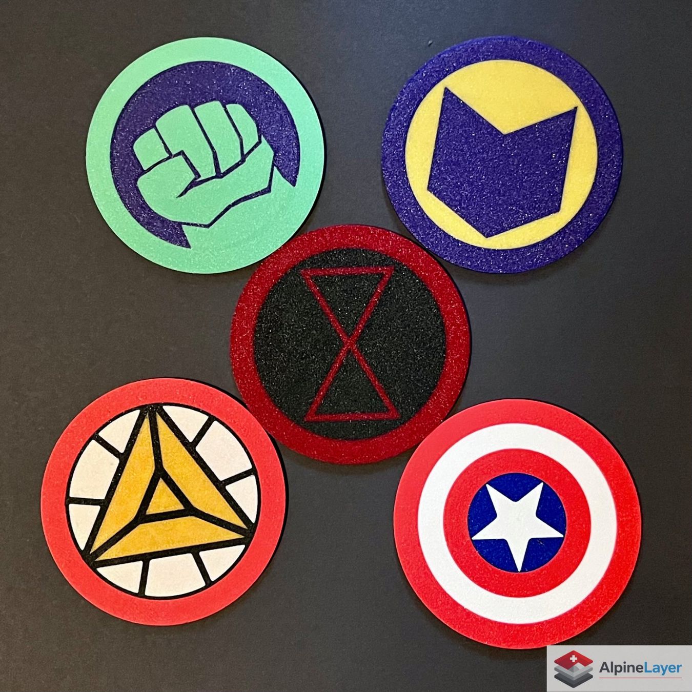 Sottobicchieri: Avengers Superhero Coaster Set with Holder 3D Printed – Nuovo (secondo la descrizione) da Losone venduto da AlpineLayer 1