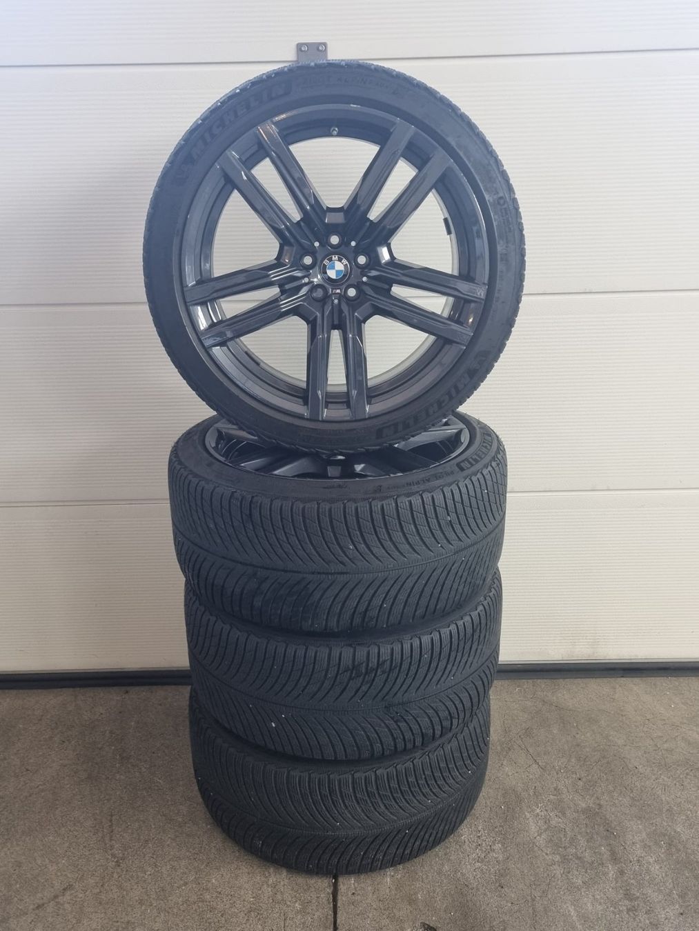 BMW Pneus & Roues: BMW X6M Competition Winterräder – D'occasion à Kirchdorf AG par Cartastic_AG