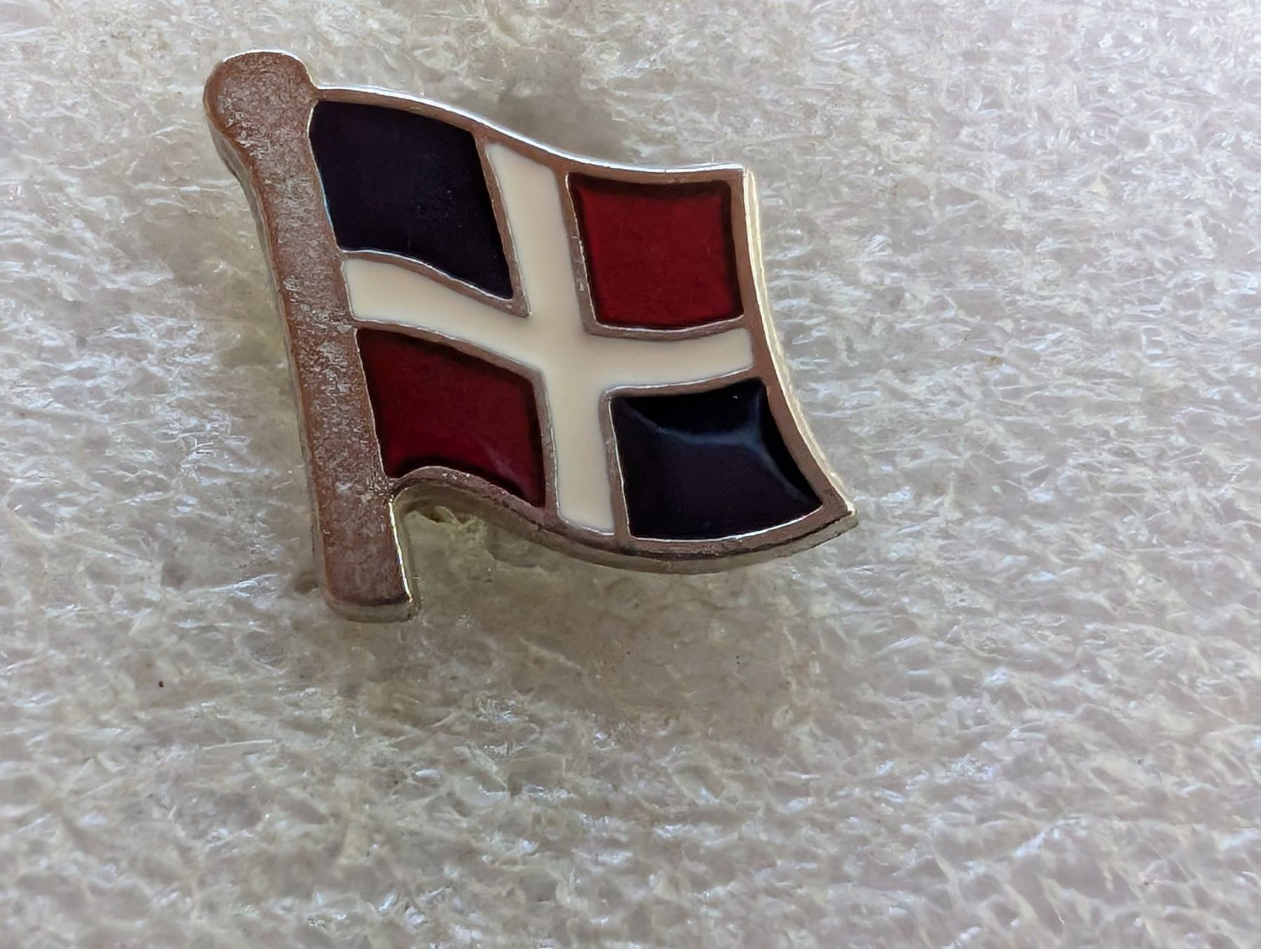 Plaquettes & Badges: Ansteckpin 187: Flagge – D'occasion à Oppligen par Pin-Fall-Shop