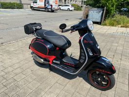 Vespa GTS 125  ( AC Milan  Vespa ) in exzellentem Zustand!