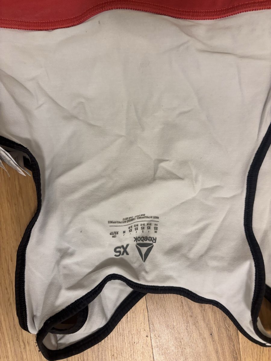 Tops: sportbh reebook – Gebraucht aus Glattbrugg von Nixonia 1