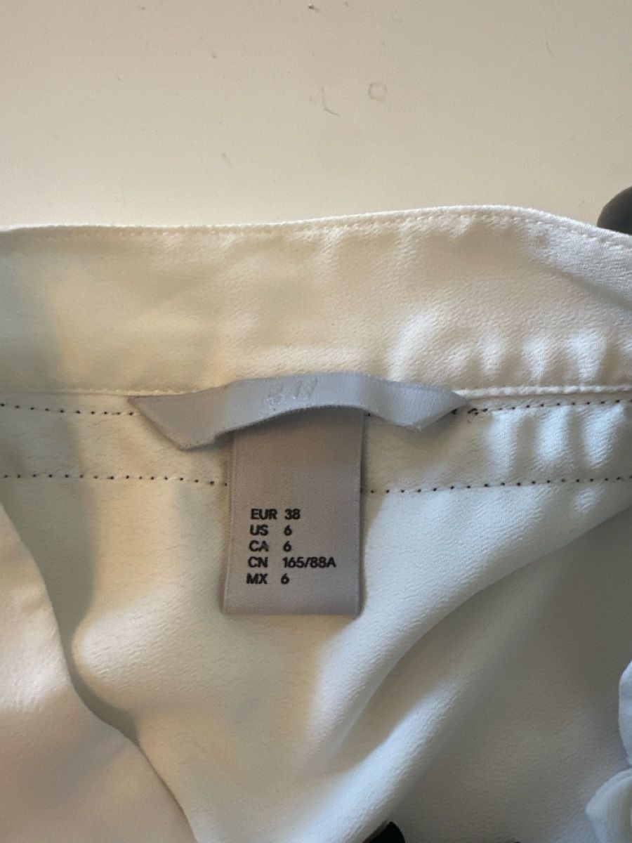 H&M Camicette: Bluse H&M weiss Grösse 38 ärmellos Damen – Usato da Adlikon venduto da Chbu84 1