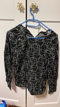 Schicke Bluse mit speziellem Muster, Grösse M, Neuwertig