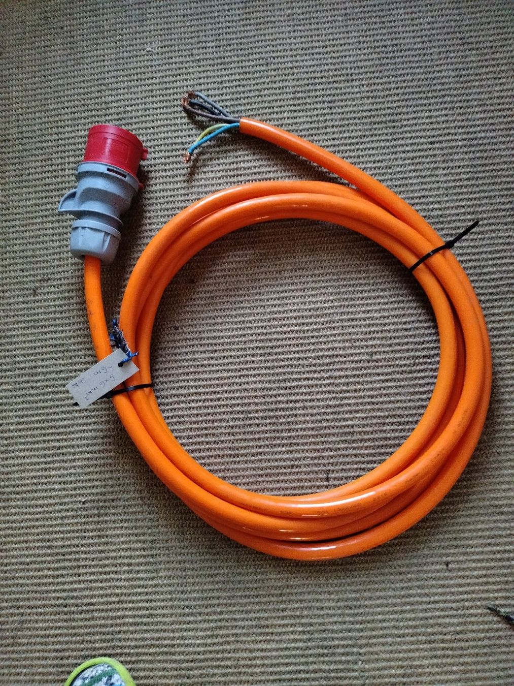 Kabel: PUR Kabel 5x6 (6m) CEE32 Stecker – Gebraucht aus Rüti ZH von Lux05