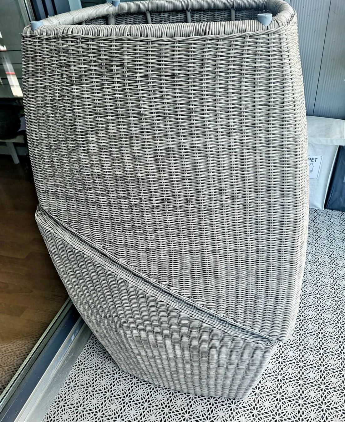 Set di tavolo e panche: Balkonmöbel-Set: 2 Sessel und 1 kleiner Tisch – Usato da Obernau venduto da Corolli 3