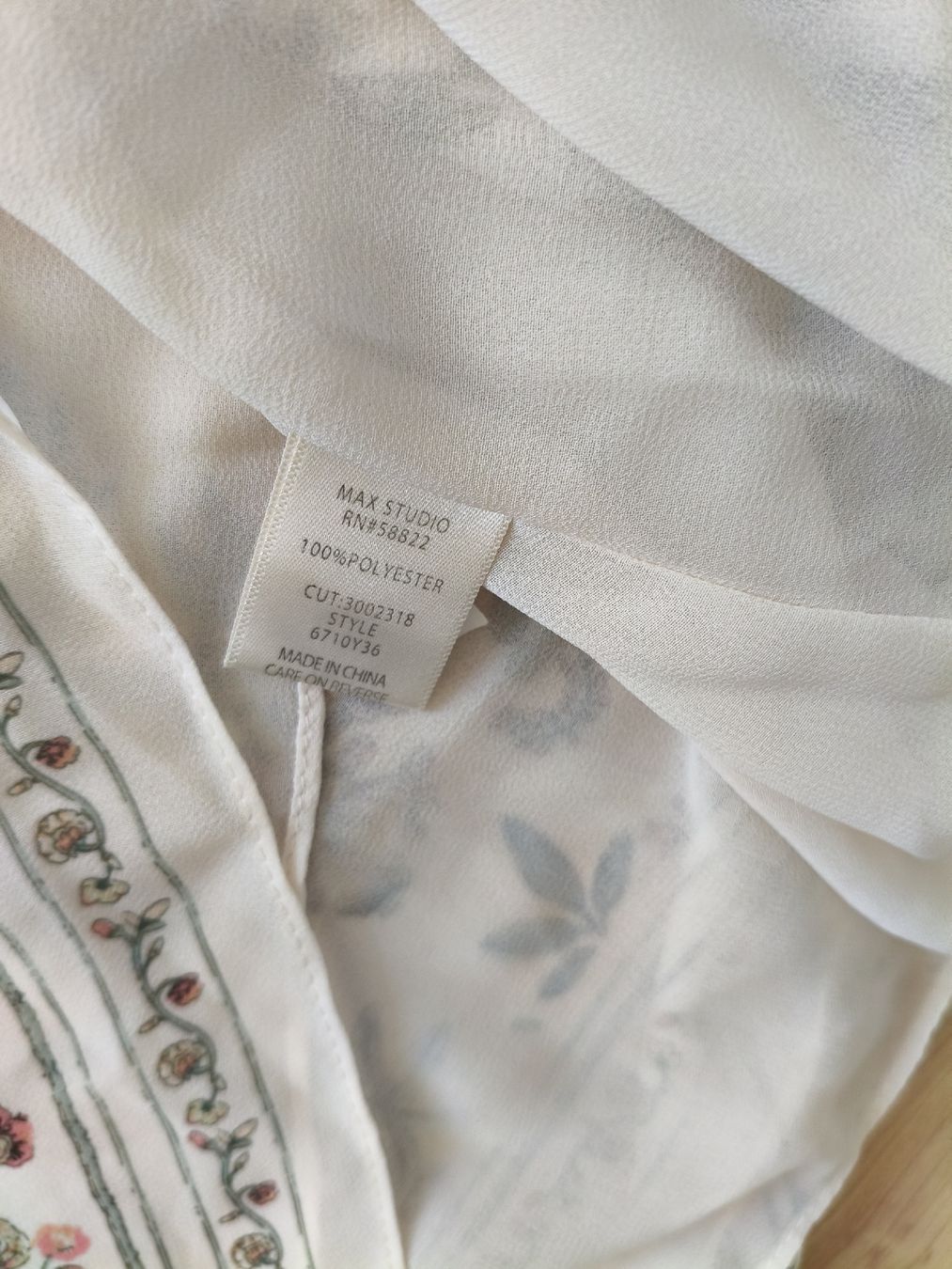 Tops: Max Studio Bluse Blumenmuster Weiss Grösse S neuwertig – Neu (gemäss Beschreibung) aus Rieden AG von juliarieden 2