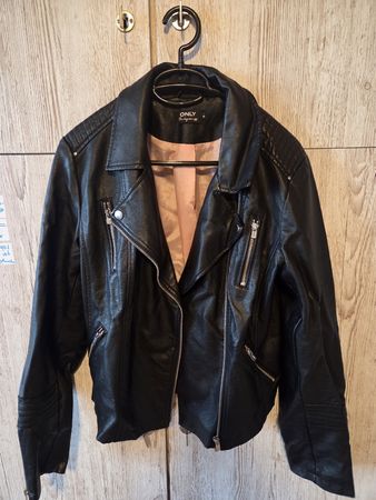 Schöne Kunstlederjacke von Only in der Grösse 42 