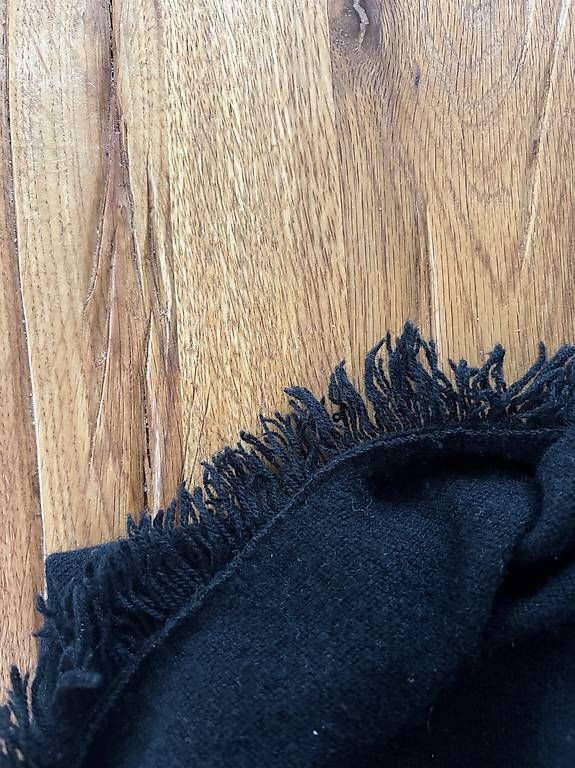 Repeat Foulard & Sciarpe: repeat Kaschmir Dreieckstuch Fransen schwarz – Usato da Zürich venduto da yves-fck 4