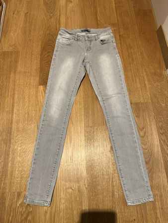 Damen Jeans grau XS 26/32 Vero Moda neuwertig