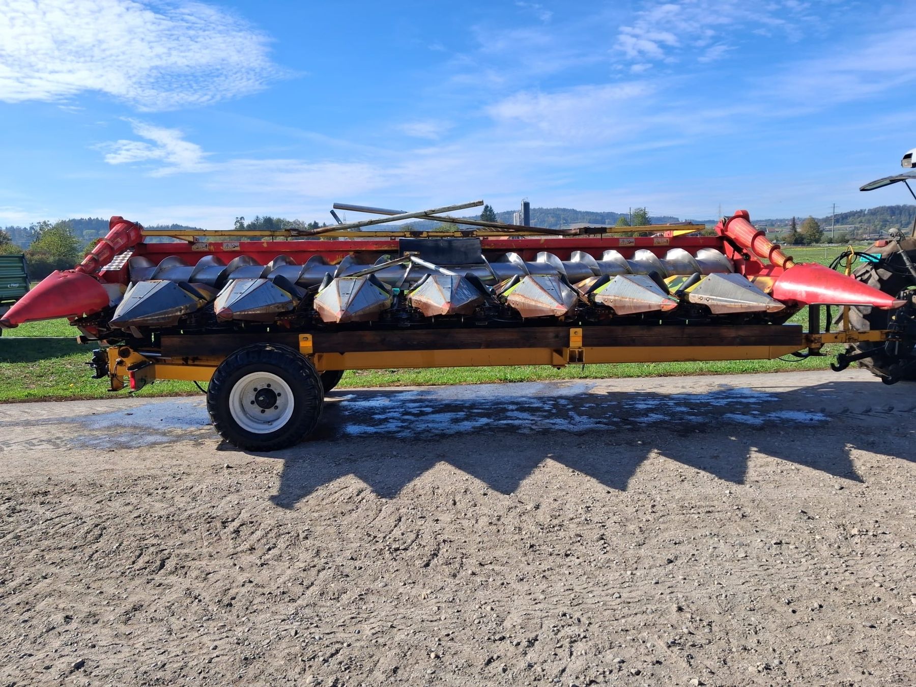 Toutes les machines: Maispflücker / Maisgebiss / Feldhäcksler  – D'occasion à Seuzach par hri_xlg8
