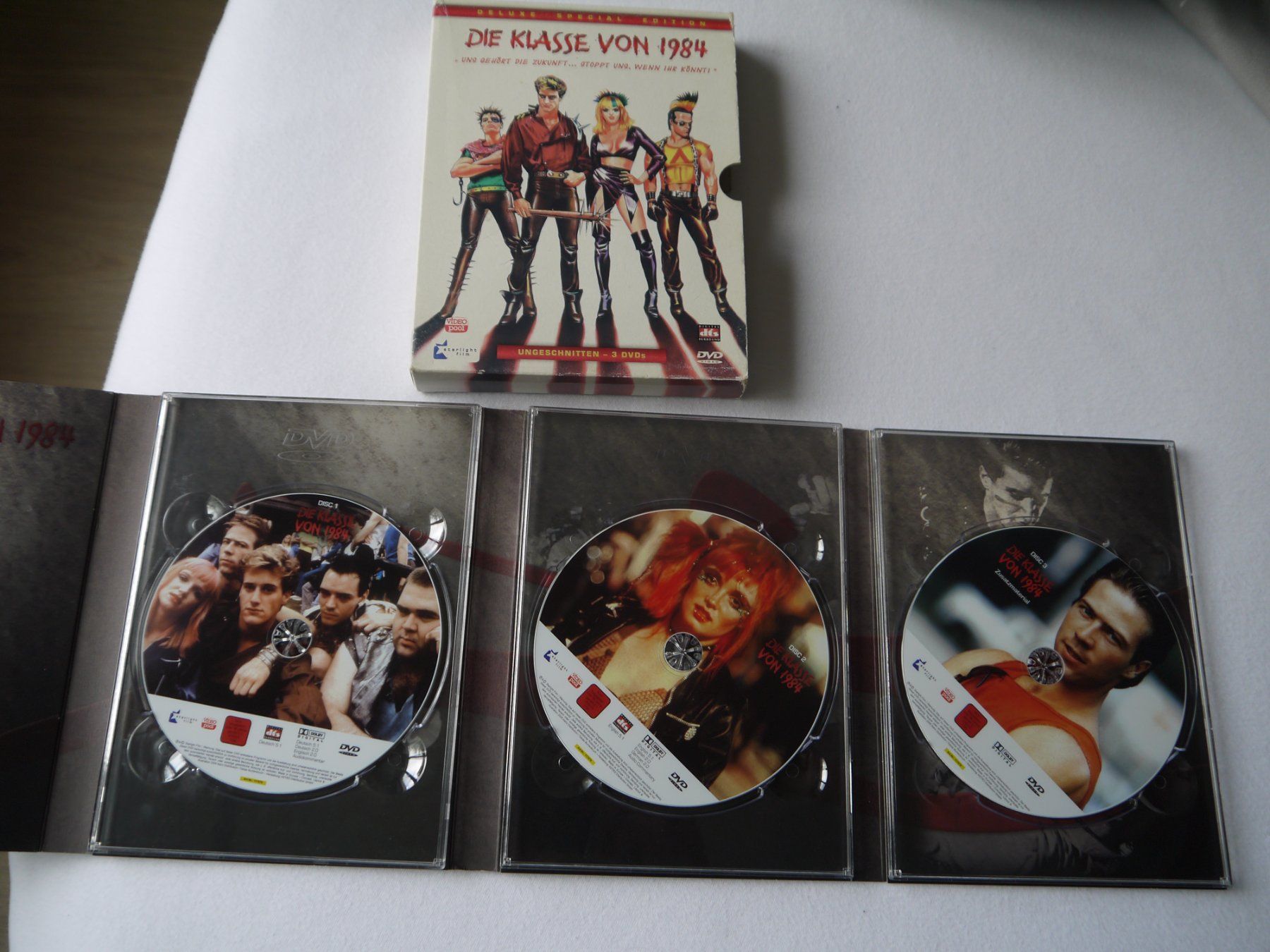 Tous les DVDs: DIE KLASSE VON 1984 - 3 DVD - Ungeschnitten- – D'occasion à Hagendorn par Blaf 2