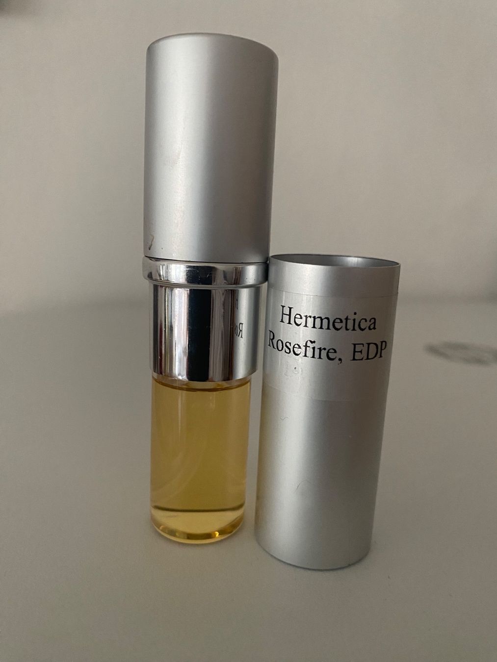 Profumi & Eau de Toilette: Hermetica Rosefire, EDP, 9 ml – Usato da Genève venduto da inn_n9kf